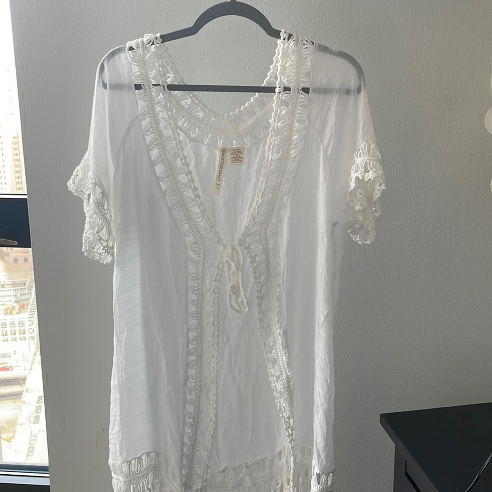 For charity! White embroidered tunic from forgotten grace